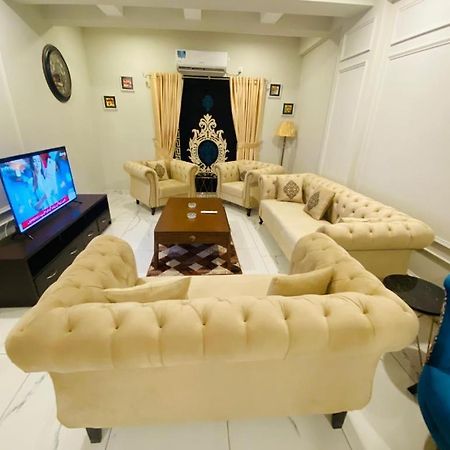 Holidazzle Serviced Apartments Bahria Town ラーワルピンディー エクステリア 写真