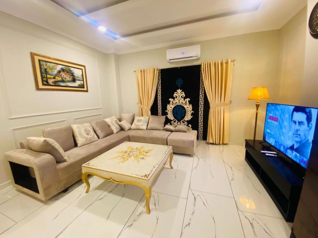 Holidazzle Serviced Apartments Bahria Town ラーワルピンディー エクステリア 写真