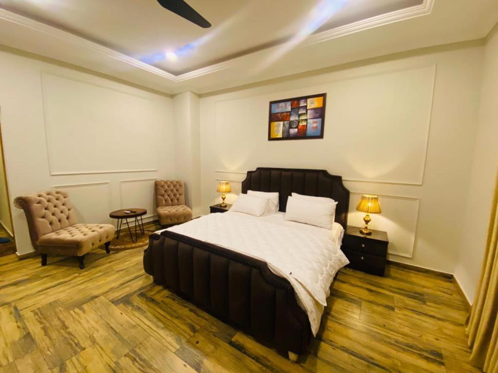 Holidazzle Serviced Apartments Bahria Town ラーワルピンディー エクステリア 写真