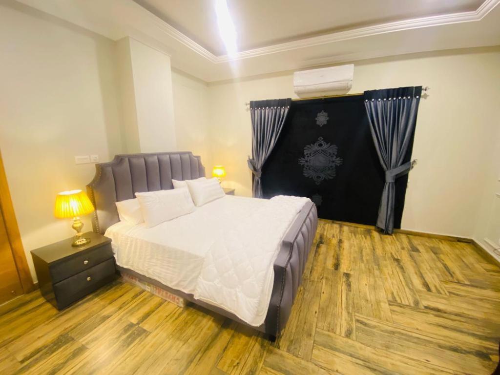 Holidazzle Serviced Apartments Bahria Town ラーワルピンディー エクステリア 写真
