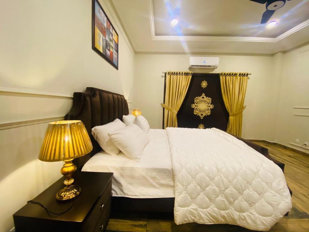 Holidazzle Serviced Apartments Bahria Town ラーワルピンディー エクステリア 写真
