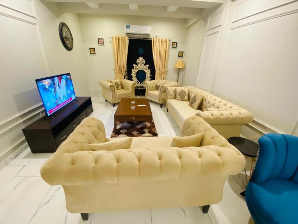 Holidazzle Serviced Apartments Bahria Town ラーワルピンディー エクステリア 写真