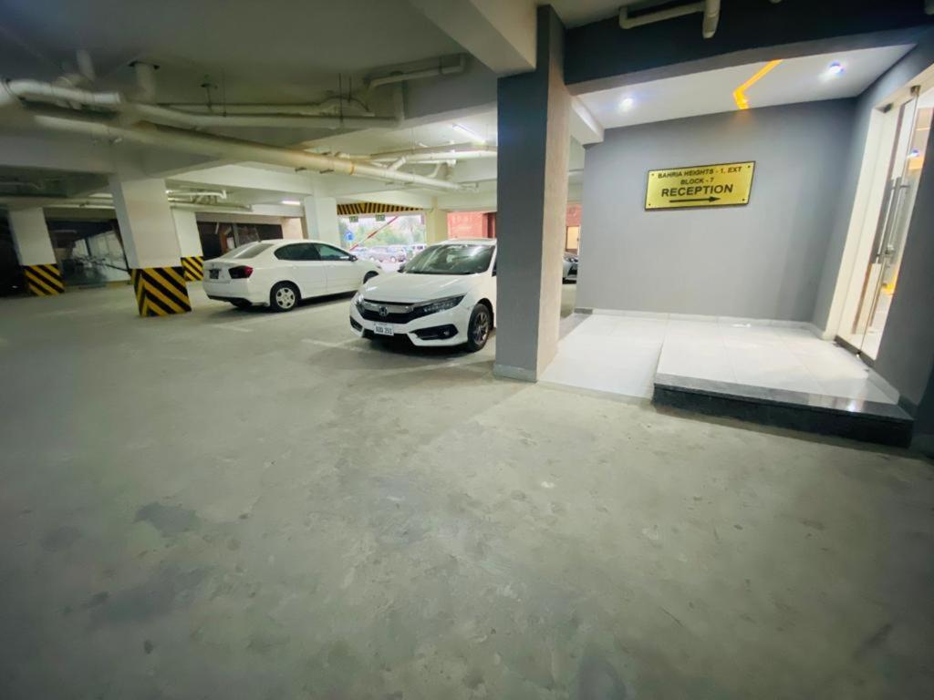 Holidazzle Serviced Apartments Bahria Town ラーワルピンディー エクステリア 写真