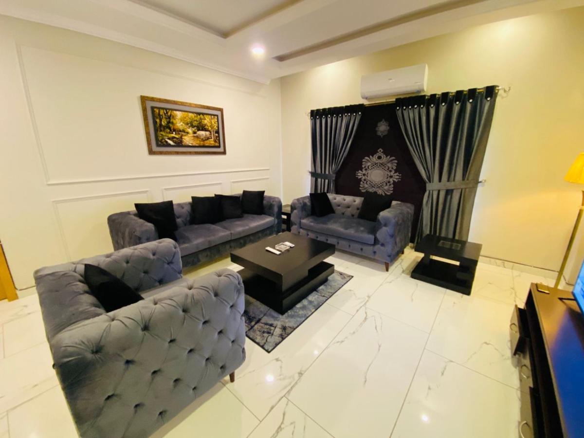 Holidazzle Serviced Apartments Bahria Town ラーワルピンディー エクステリア 写真