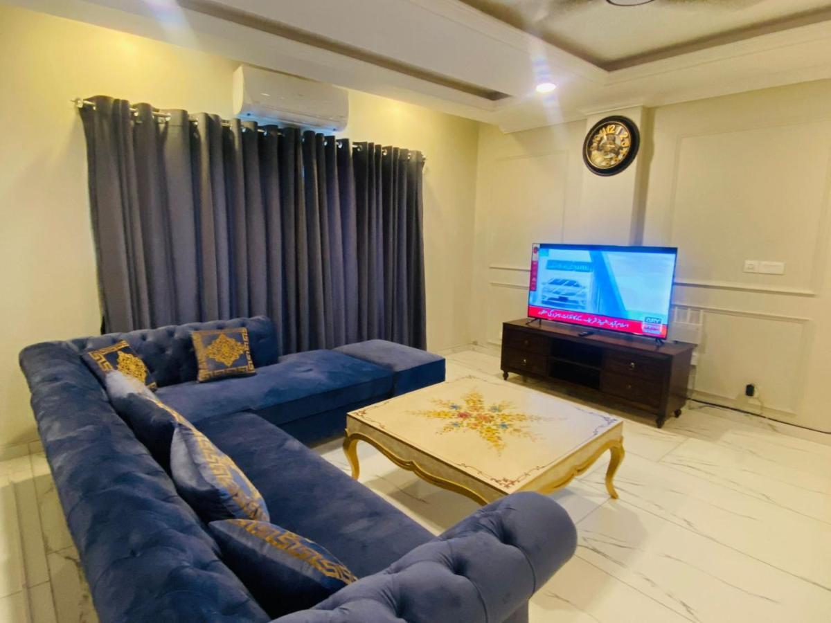 Holidazzle Serviced Apartments Bahria Town ラーワルピンディー エクステリア 写真