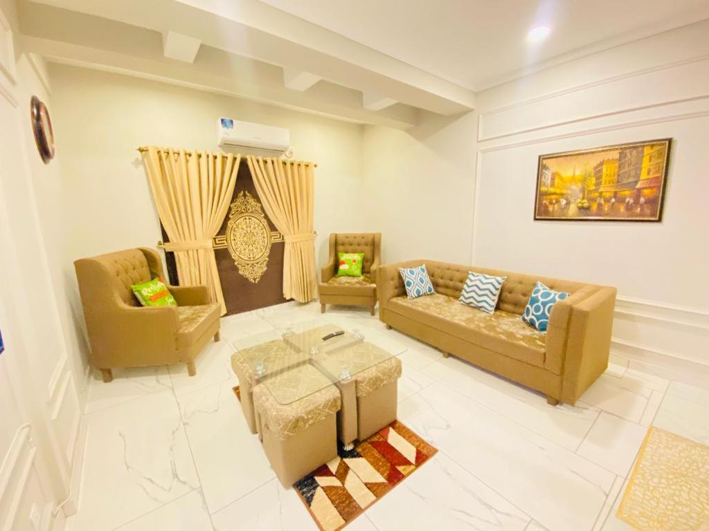 Holidazzle Serviced Apartments Bahria Town ラーワルピンディー エクステリア 写真