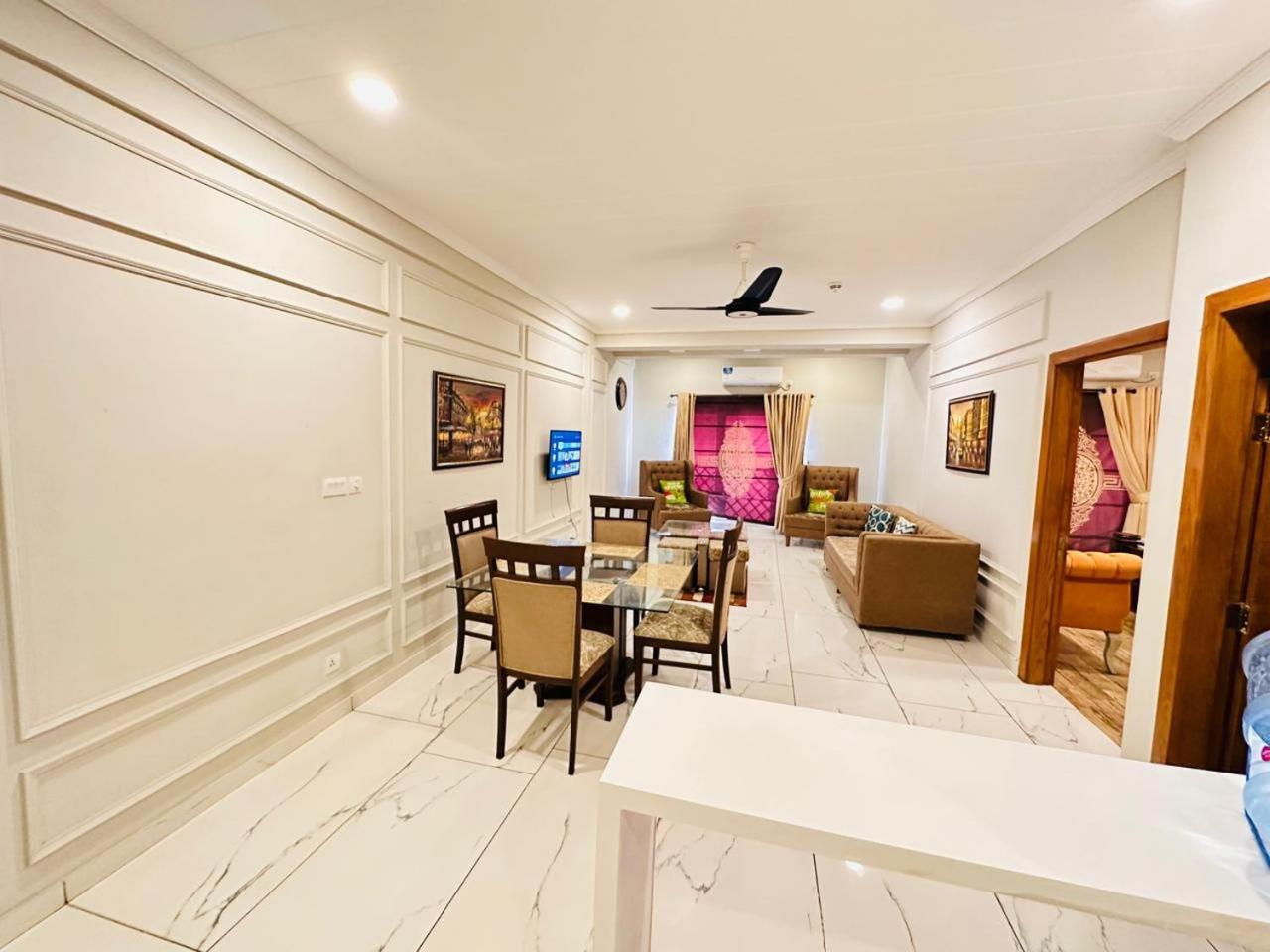 Holidazzle Serviced Apartments Bahria Town ラーワルピンディー 部屋 写真